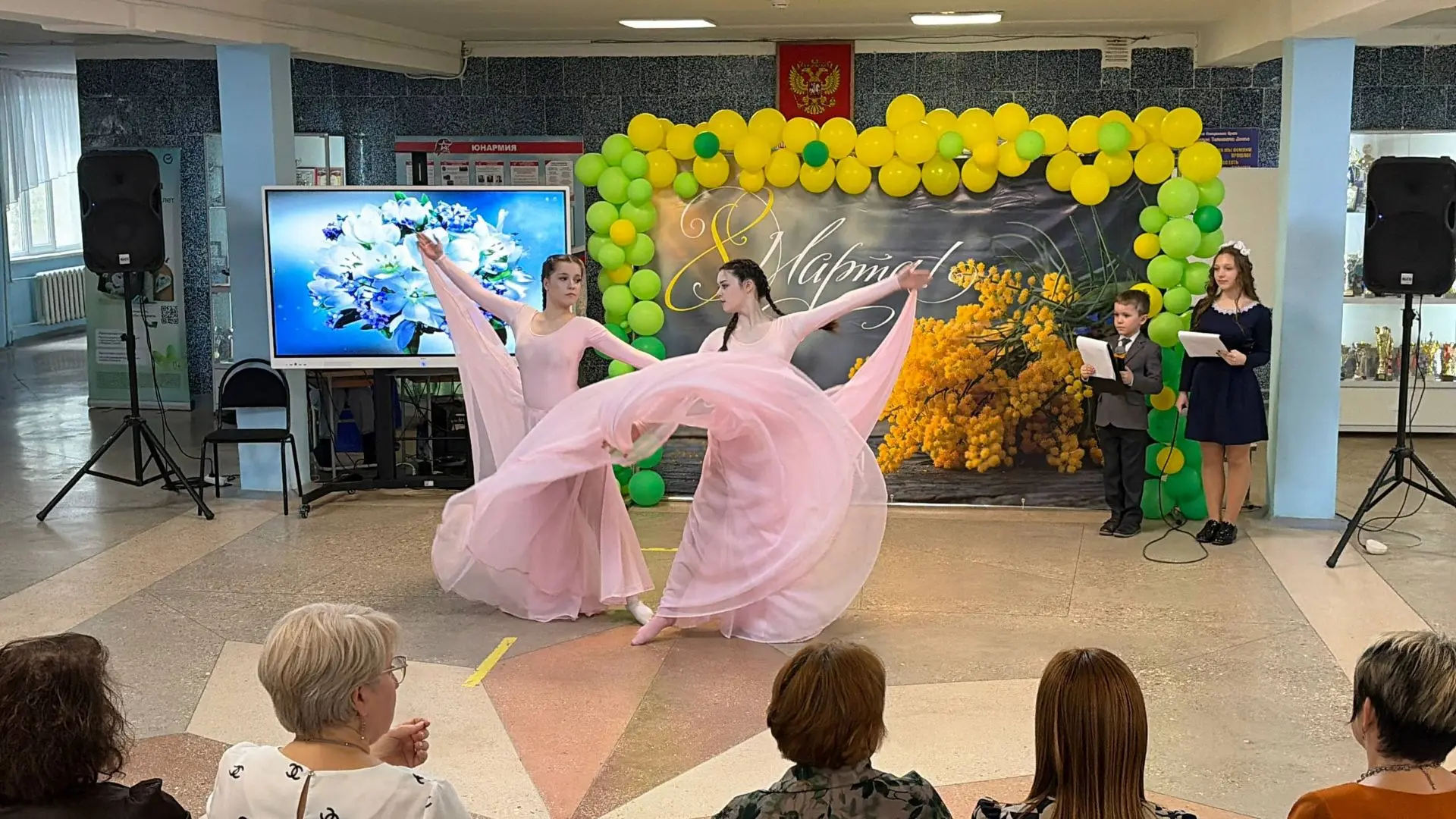 🌺Сегодня школьные коридоры наполнились ароматом цветов и особенным, праздничным волнением. В нашем ш