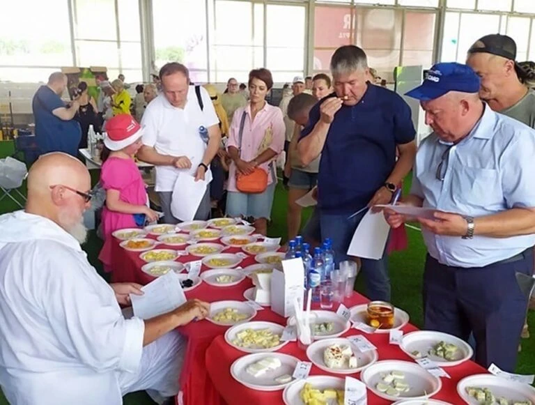 👨‍🌾🧀💰На ферме Джона Кописки пройдет фестиваль сыров за счёт бюджета 

Региональное министерство 