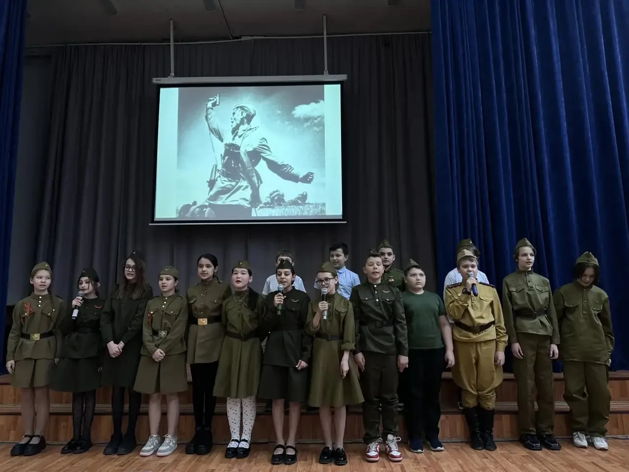 📸✨ Делимся яркими моментами конкурса военно-патриотической песни «Голос памяти»  Эти фотографии пере