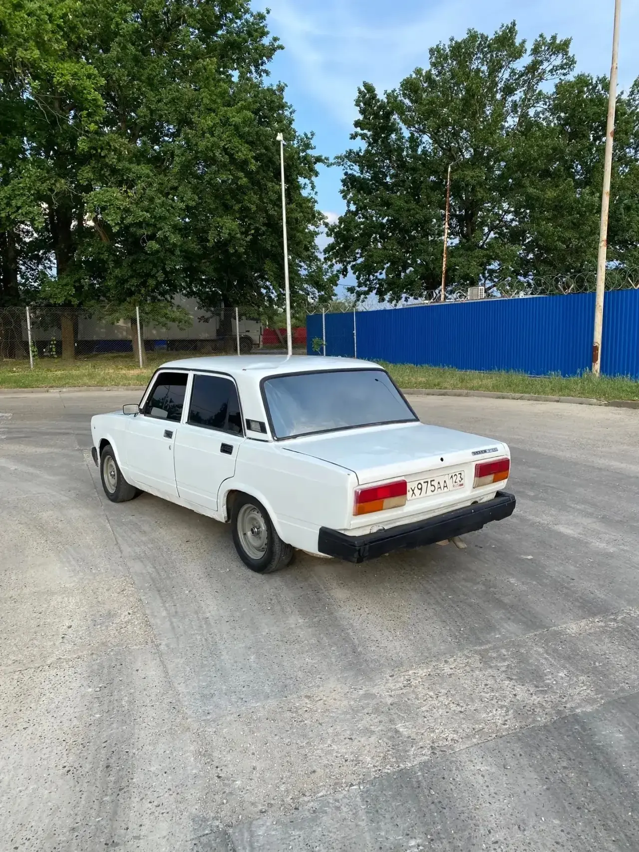 🚗Ваз 2107, 2004 год 
Мотор работает хорошо 
Ходовка на ура 
КПП без нареканий 
Дно нормальное, ниче