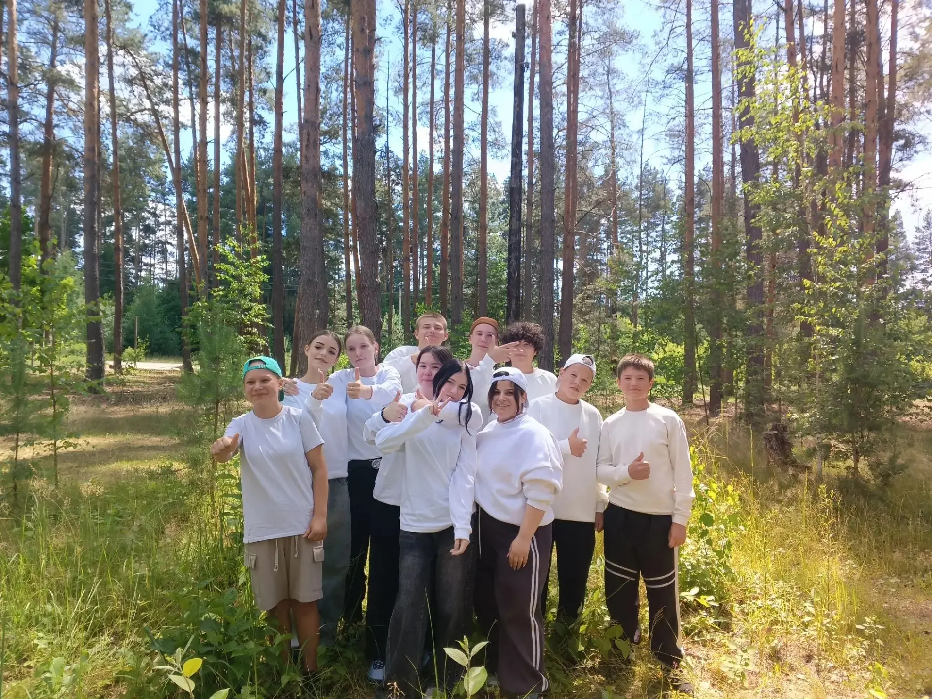 🎉 Сегодня — День молодёжи! 🥳
В этот замечательный праздник учащиеся 9Б класса  отметили его вместе