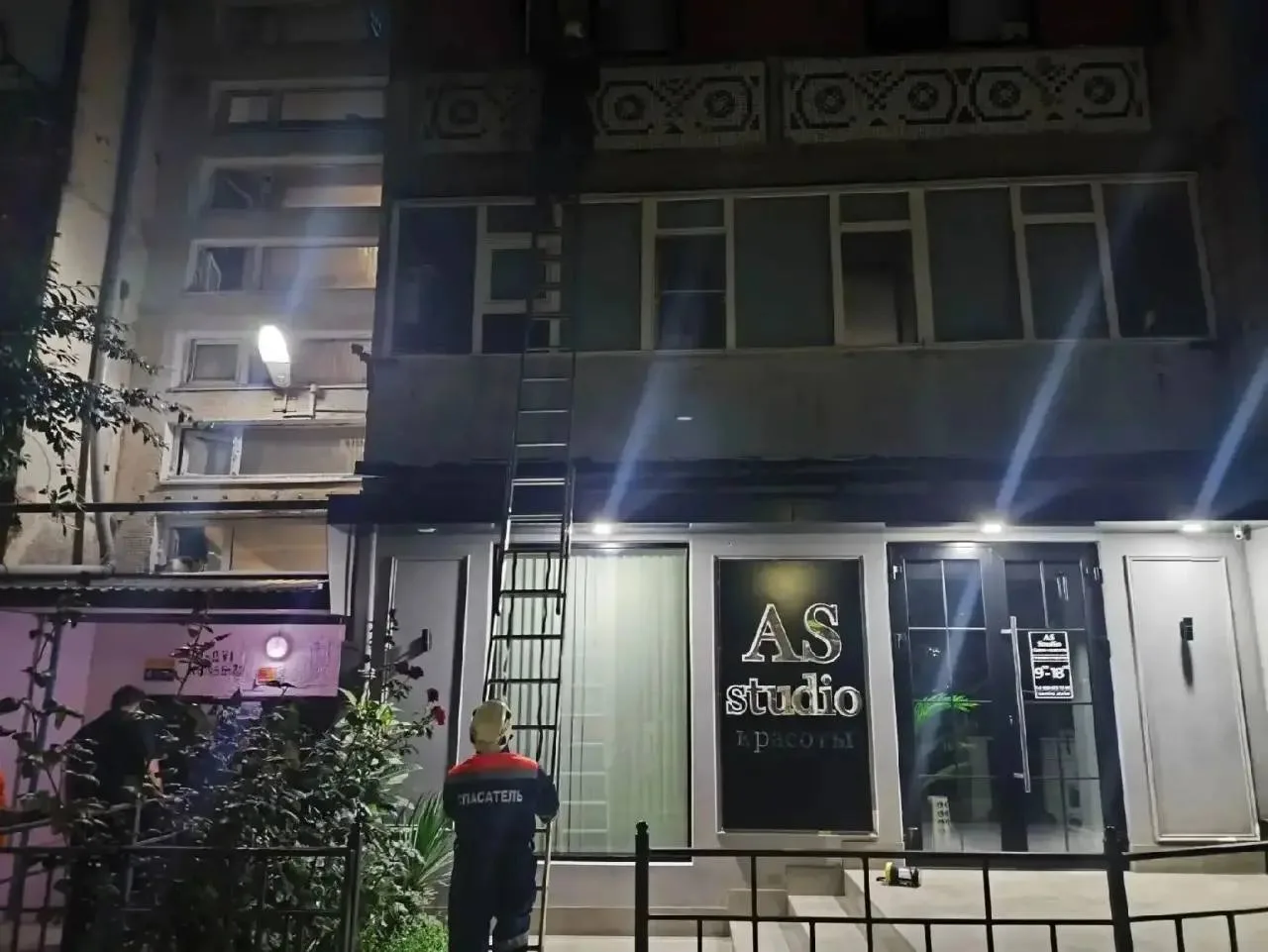🧒 В Дербенте спасатели выручили ребёнка из запертой квартиры