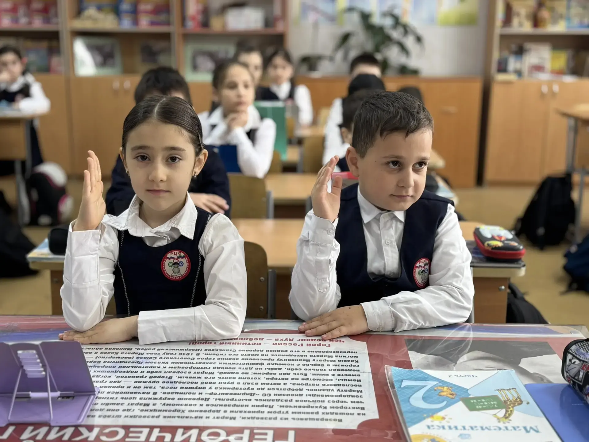 Сила команды начинается со школы 🤝 Сегодня в Республиканском центре образования имени И. И. Ханбалае