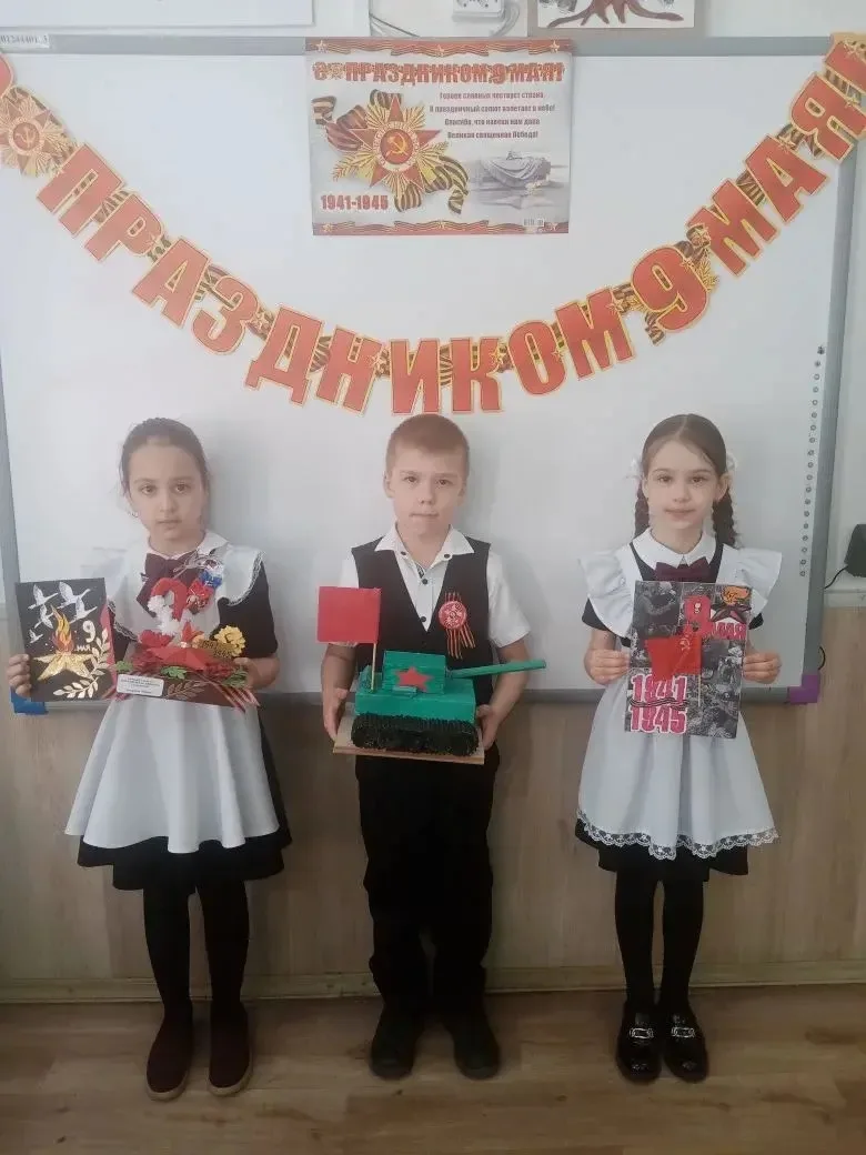 🎖️Во 2 «А» классе состоялся классный час, посвященный Дню Победы. Ребята говорили о подвигах героев 