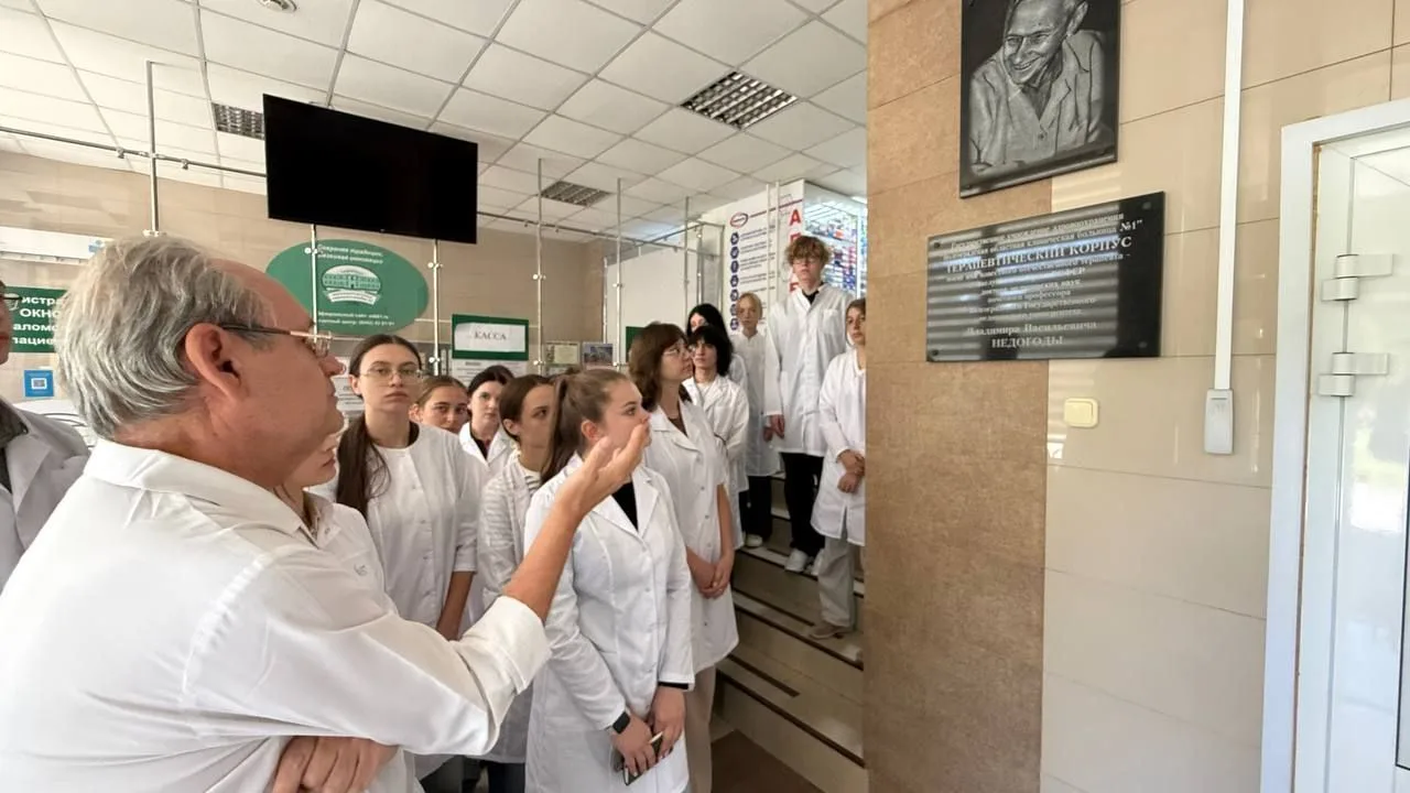 Первокурсникам рассказали, как из студентов вырастают Заслуженные врачи РФ