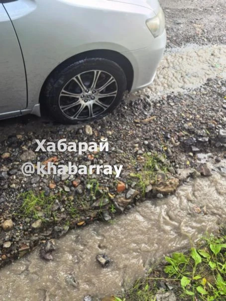 Пробил колесо на городской дороге