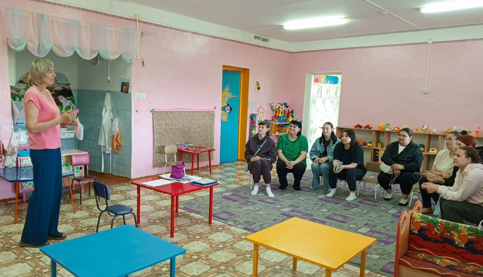 В первый  младшая группе «Лучики»,  прошло итоговое родительское собрание на тему «Чему...