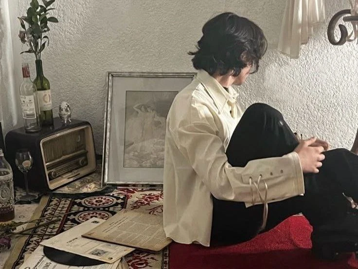 Печаль 🥀 🪶

В глазах твоих одна печаль.
Печаль монаха пожилого.
И пусть ты скажешь мне «прощай»,
Н