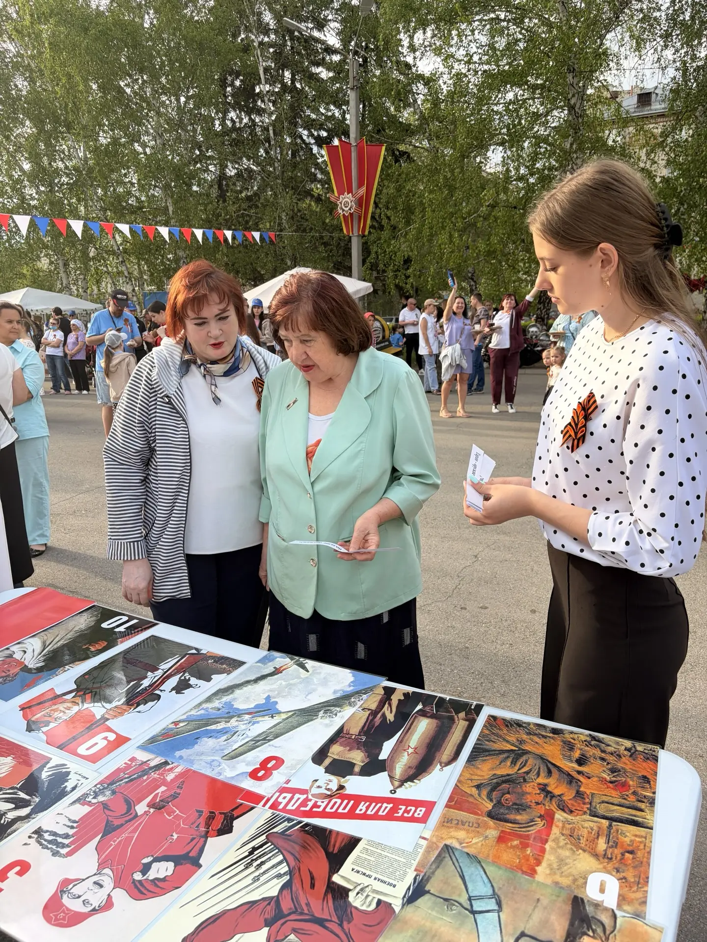 🎨✈️ Праздник Победы в Октябрьском районе: наши педагоги — в центре событий! 🎨✈️  9 мая на площади им