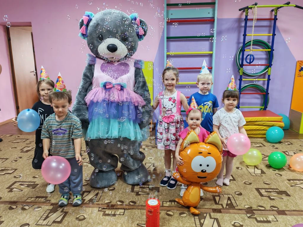 Сегодня в нашей младшей группе царила особая атмосфера радости и веселья — мы отмечали ...