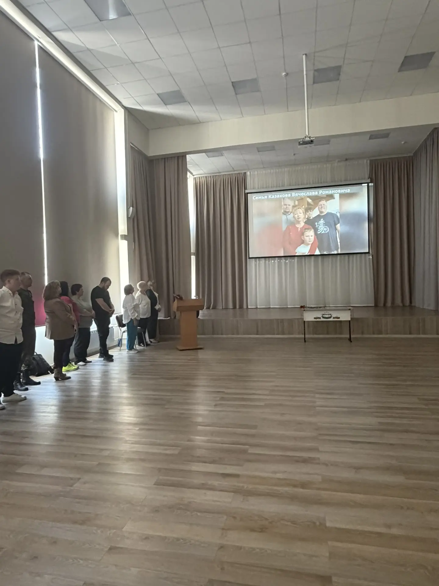 Герои среди нас!!! В нашей школе сегодня открыта вторая  «Парта Героя»- знаковое событие, объединивш
