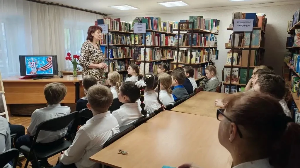 Вспоминая подвиг: «Страницы Победы» в городской библиотеке. 🇷🇺  В преддверии самого важного праздник