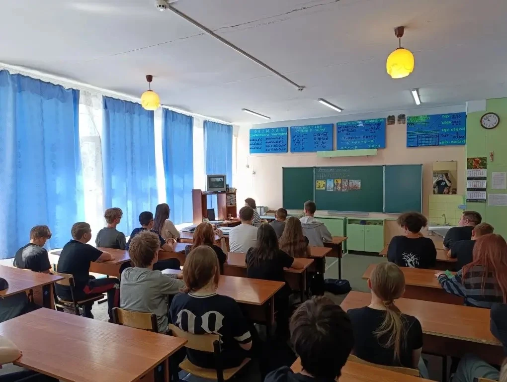 Учащиеся 8 А кл приняли участие в киноуроке, посмотрели и обсудили фильм "Навсегда" В ф...