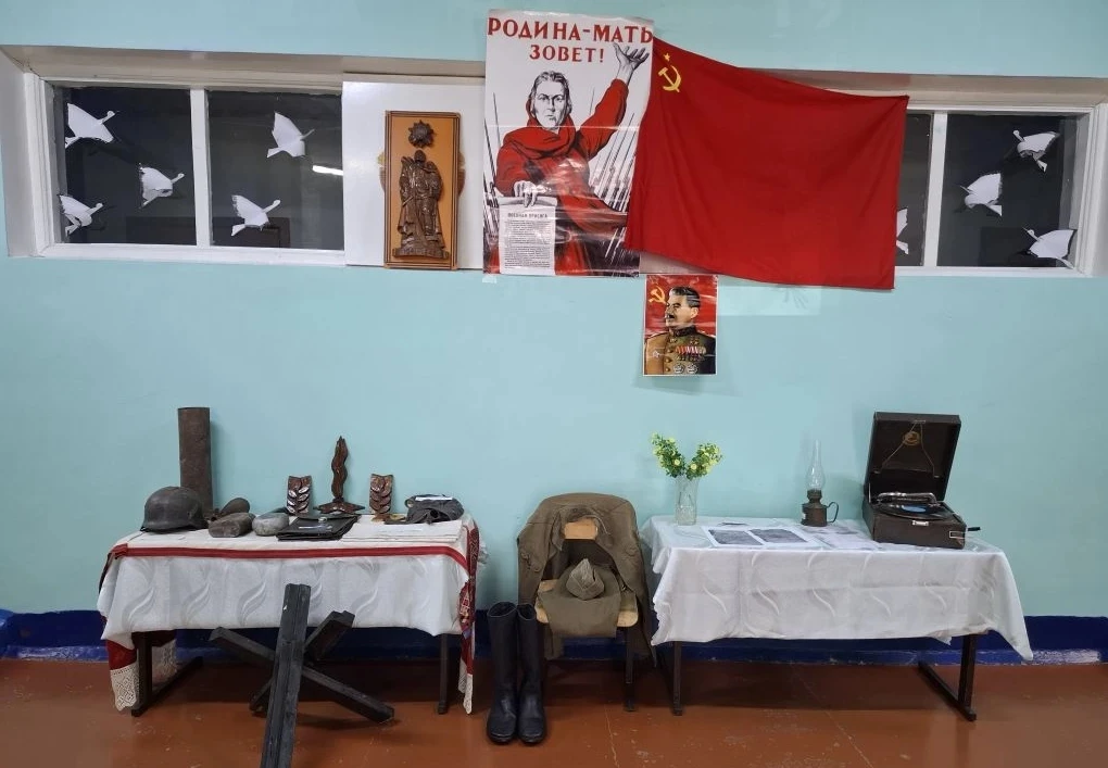 📸🌟 В рамках проектов "Единой России" 
"Историческая память", "Мир возможностей" в фойе нашей школы
