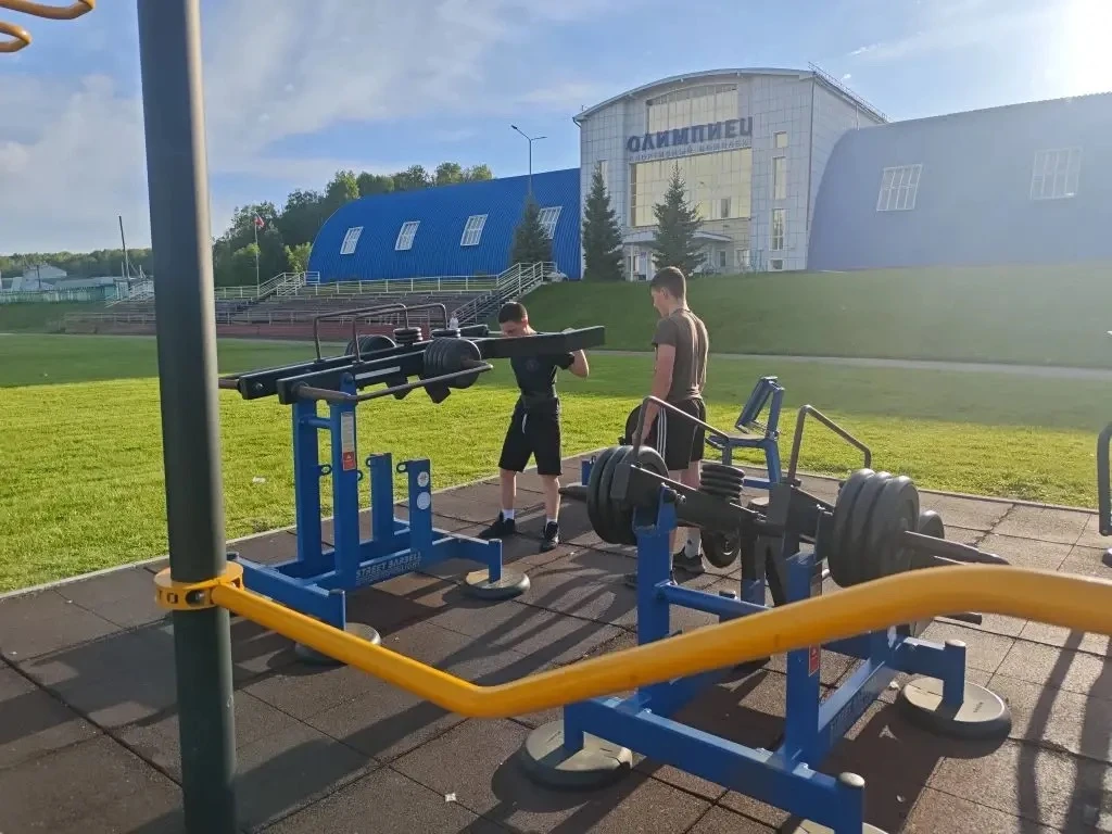 📌 Вечерняя спортивная площадка ждет ребят каждый понедельник, среду и пятницу с 19.00 до 21.00 на т
