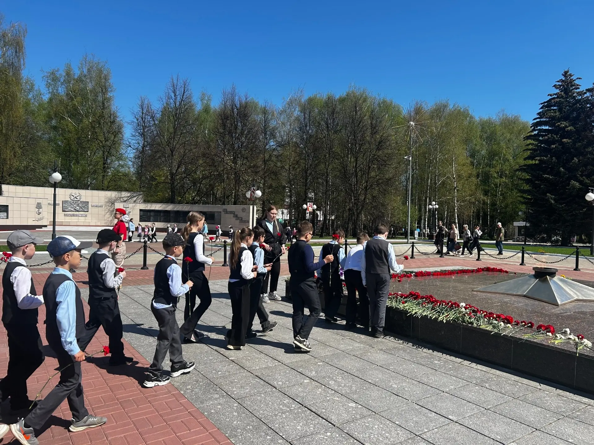 Акция «Красная гвоздика». 🌹  В преддверии Дня Победы по всей России проводятся торжественные меропри