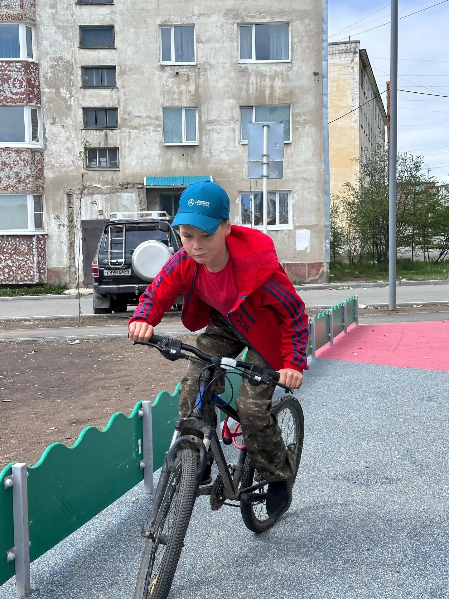 🌞Отряд «Кубики» поймал редкие лучи солнца!
Когда погода решает сделать нам подарок — выглядывает до