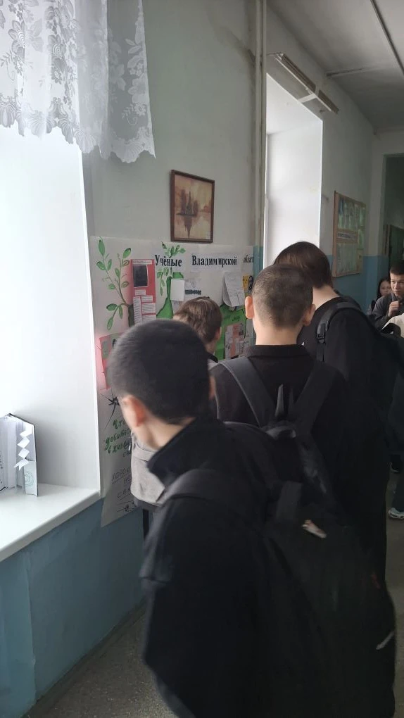 8 февраля - День российской науки!  Ко Дню российской науки ученики школы подготовили лэп-буки об уч