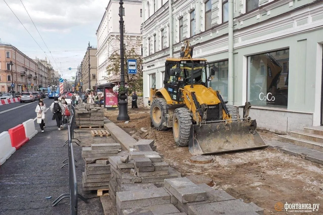 🧱 На Невском проспекте начали ремонтировать тротуар