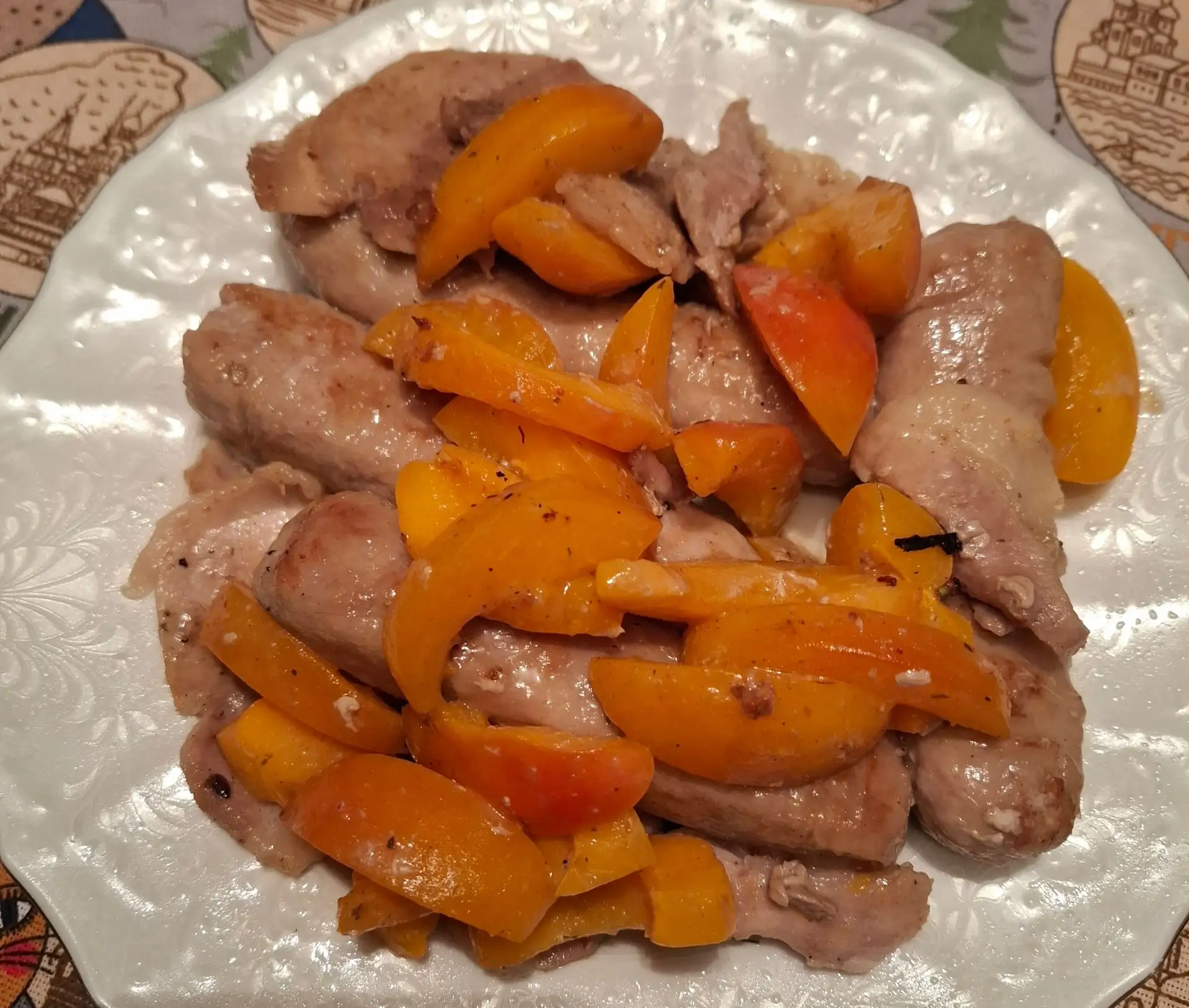 Абрикосы и мясо - вкус обалденный!