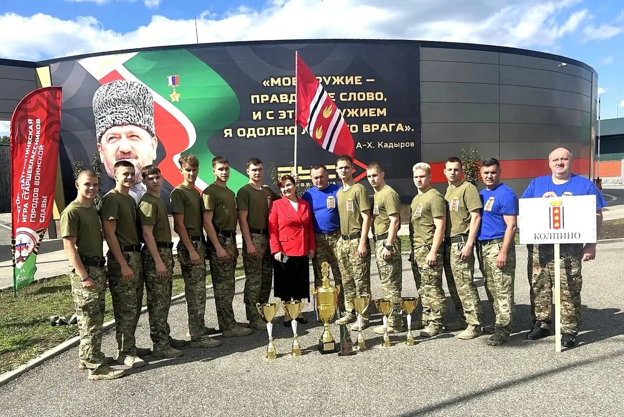 Команда старшеклассников «Ижорский батальон» завоевала бронзу на Всероссийской военно-п...