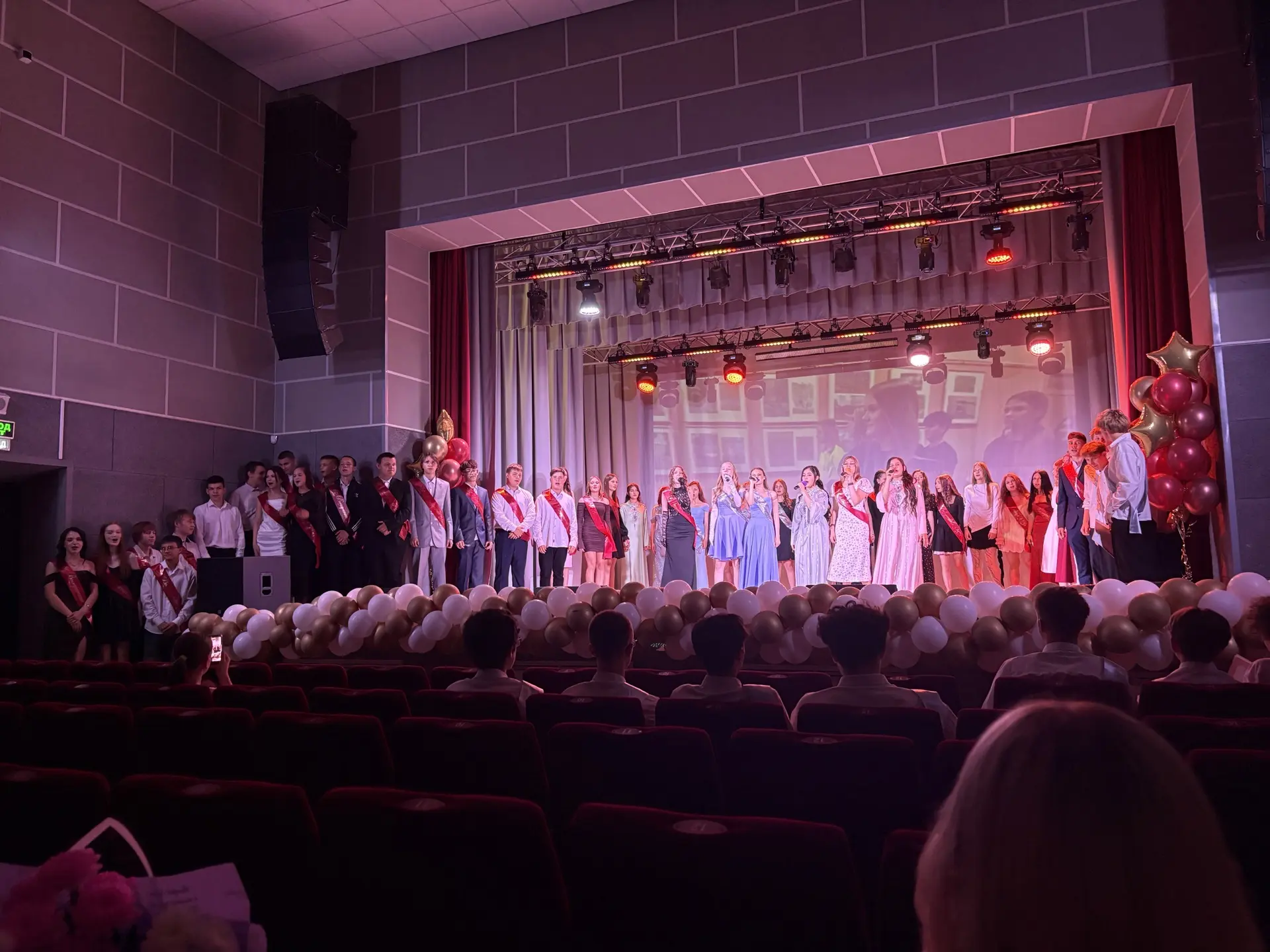 🎓 Сегодня состоялся выпускной в 9-х классах! 

Это был по-настоящему незабываемый, яркий и в то же 