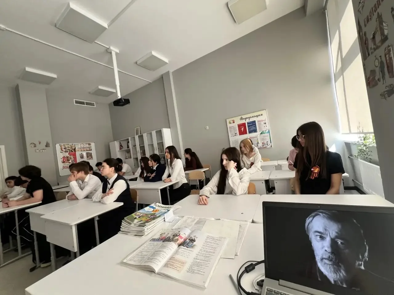 В школе продолжается акция «Кино Победы»! В рамках марафона «Наследники Победы» ученики смотрят филь