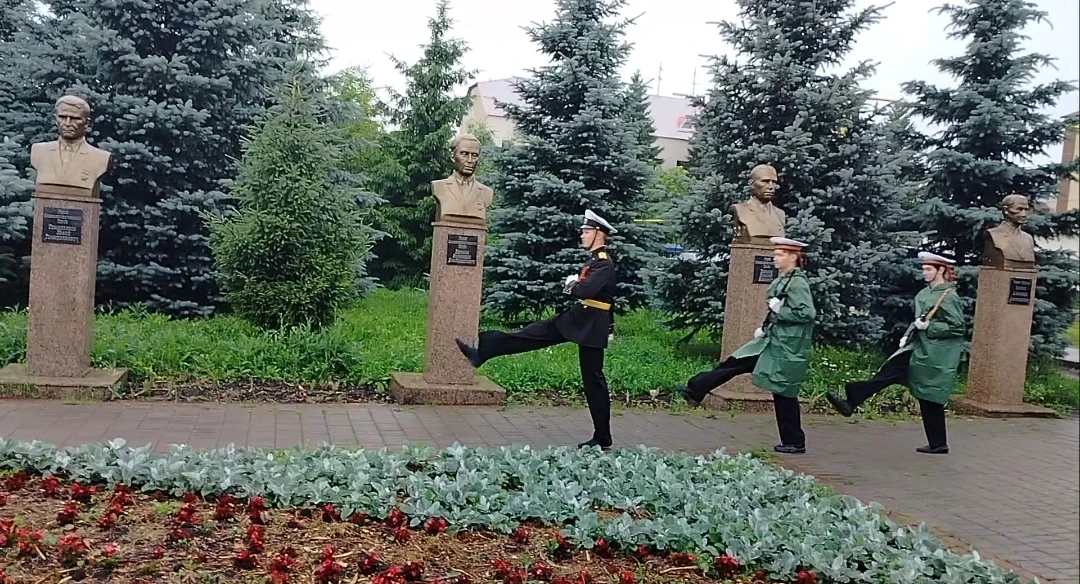 22 июня, в День памяти и скорби, наши юнармейцы стояли на Вахте Памяти у мемориала «Вечный огонь», о