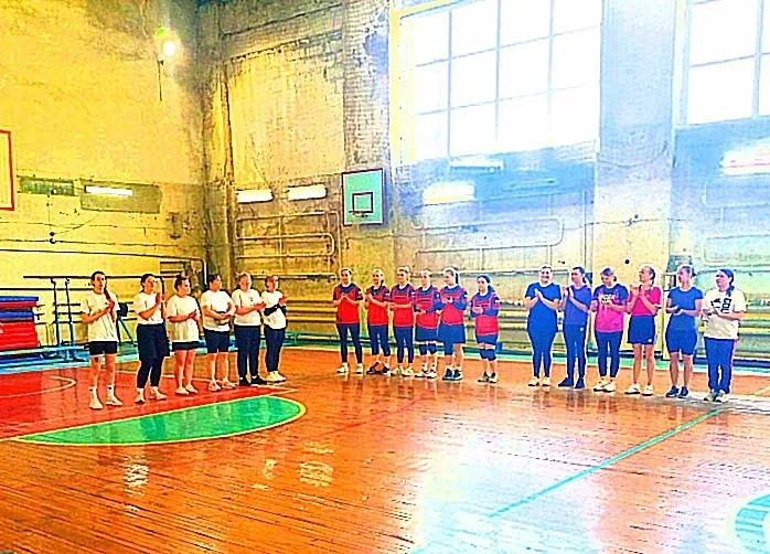 В спорткомплексе многопрофильного техникума прошли соревнования женских команд по волей...