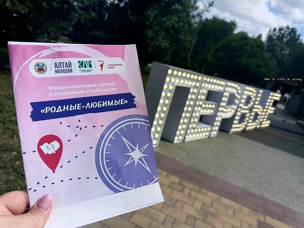 ✨️Сегодняшний день прошел под знаком семьи и единства! Учащиеся Хмелевской школы принял...