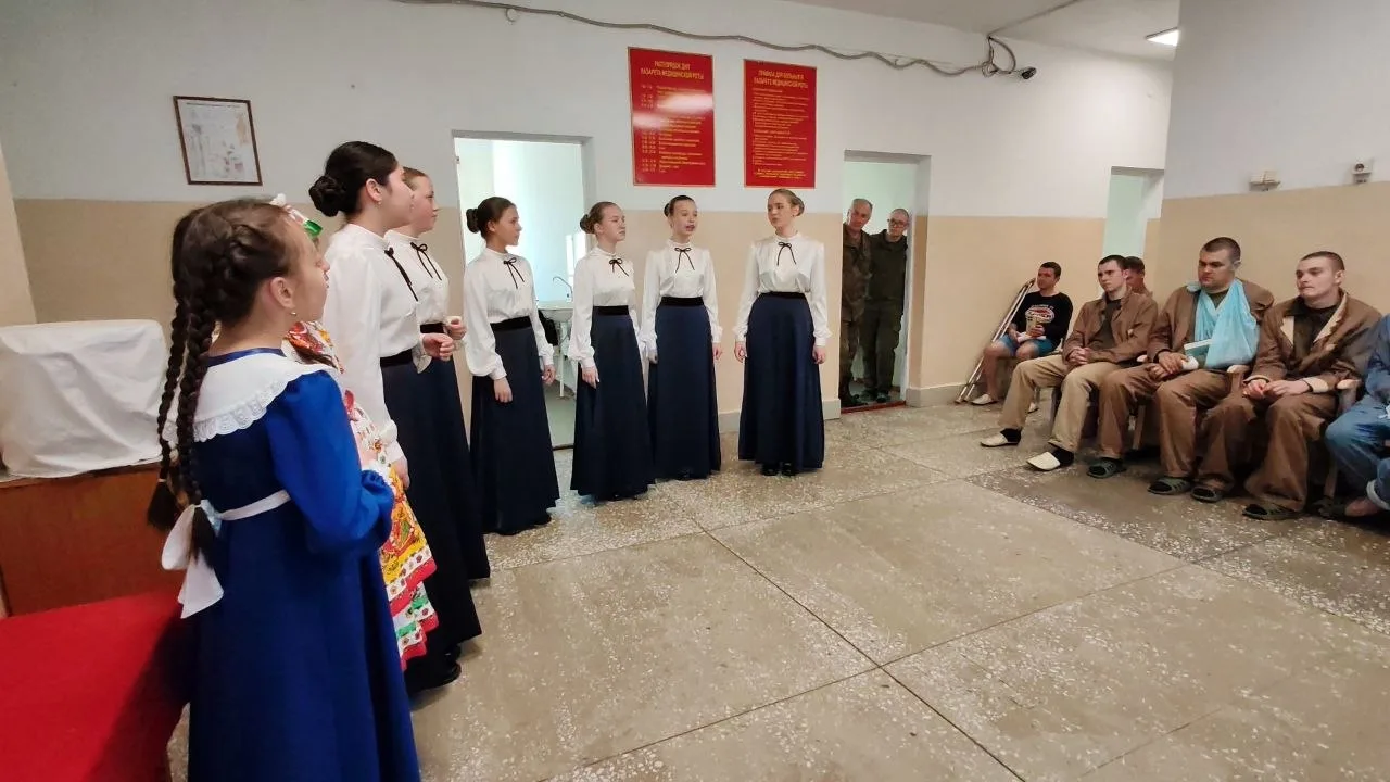 🇷🇺 13 мая в мед.роте в/ч 46102 состоялся небольшой концерт для бойцов,  находящихся н...