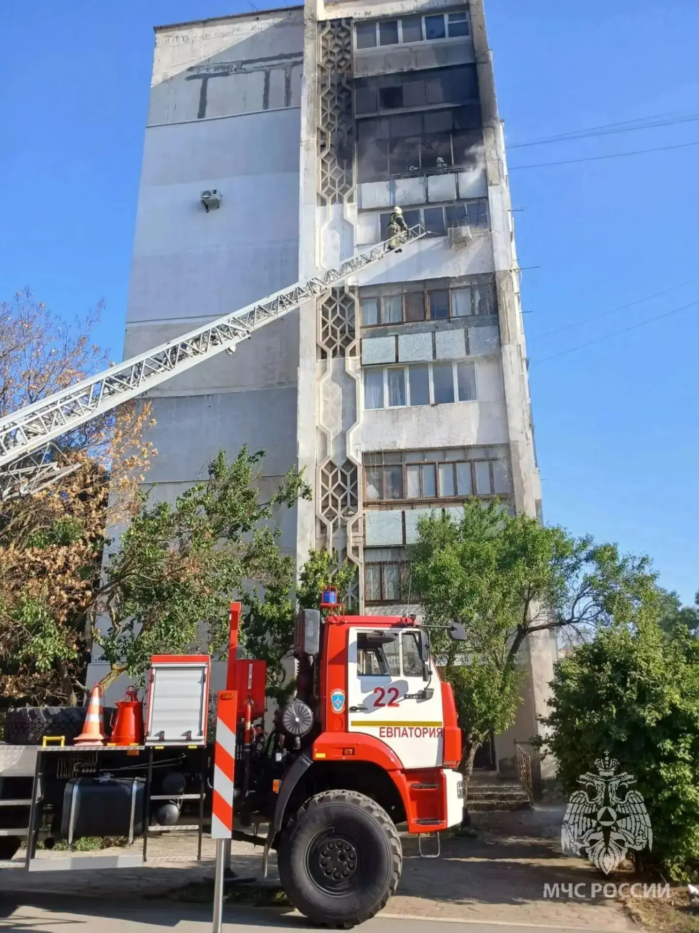 Огнеборцы МЧС России ликвидировали возгорание в многоквартирном доме.