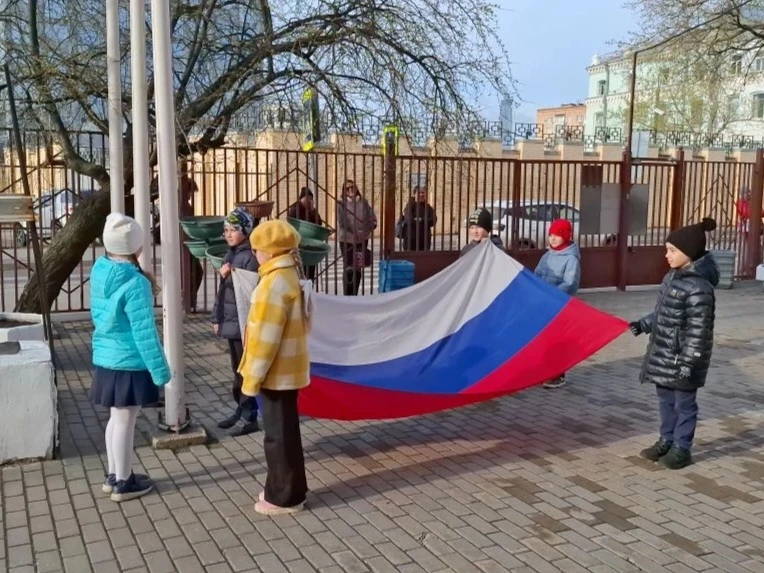 ТОРЖЕСТВЕННАЯ ЦЕРЕМОНИЯ   🇷🇺 Сегодня в корпусе на Павловской 8А участниками церемонии стали второкла
