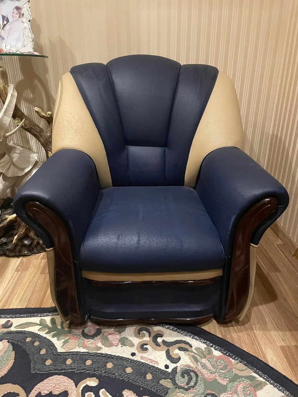 Продам 2 кресла.Цена 8000 руб.Макеевка +79494121350

@donetsk_bu – Барахолка ДНР #барахолкаднр