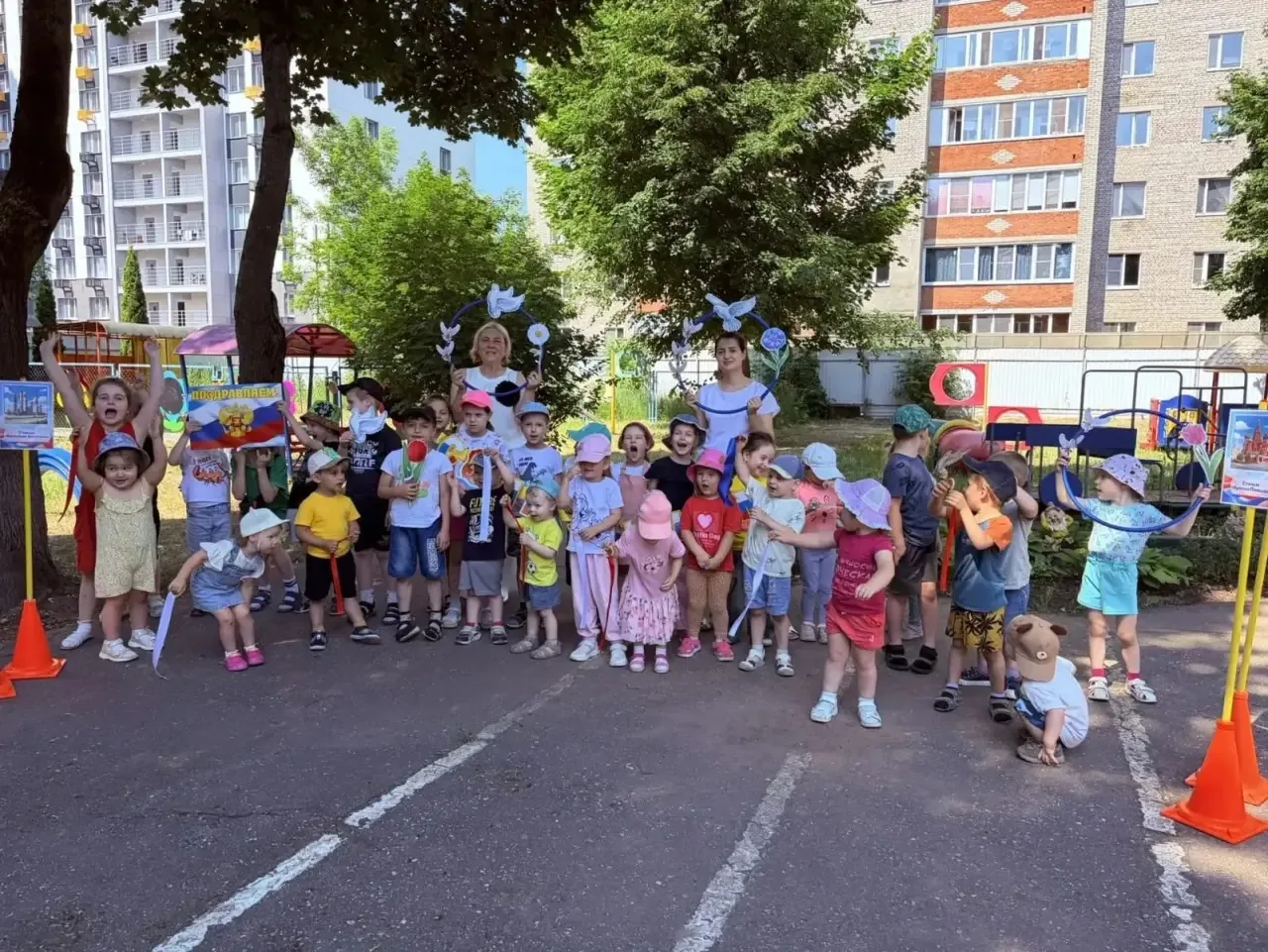 ✨ Путешествие по России: открываем чудеса вместе с малышами! ✨
В преддверии Дня России мы с нашими с