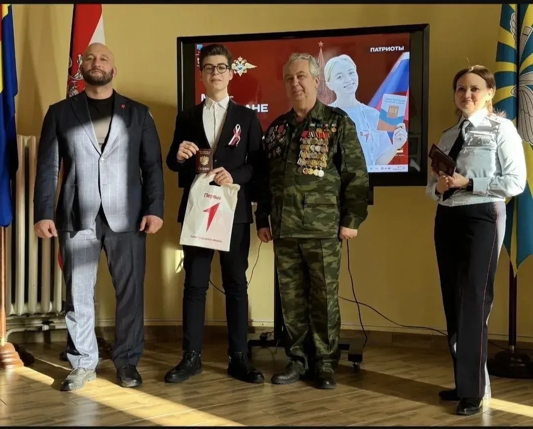 Главный документ — из рук Героев! 🇷🇺  В геральдическом зале Дома офицеров Балтийского флота состояла