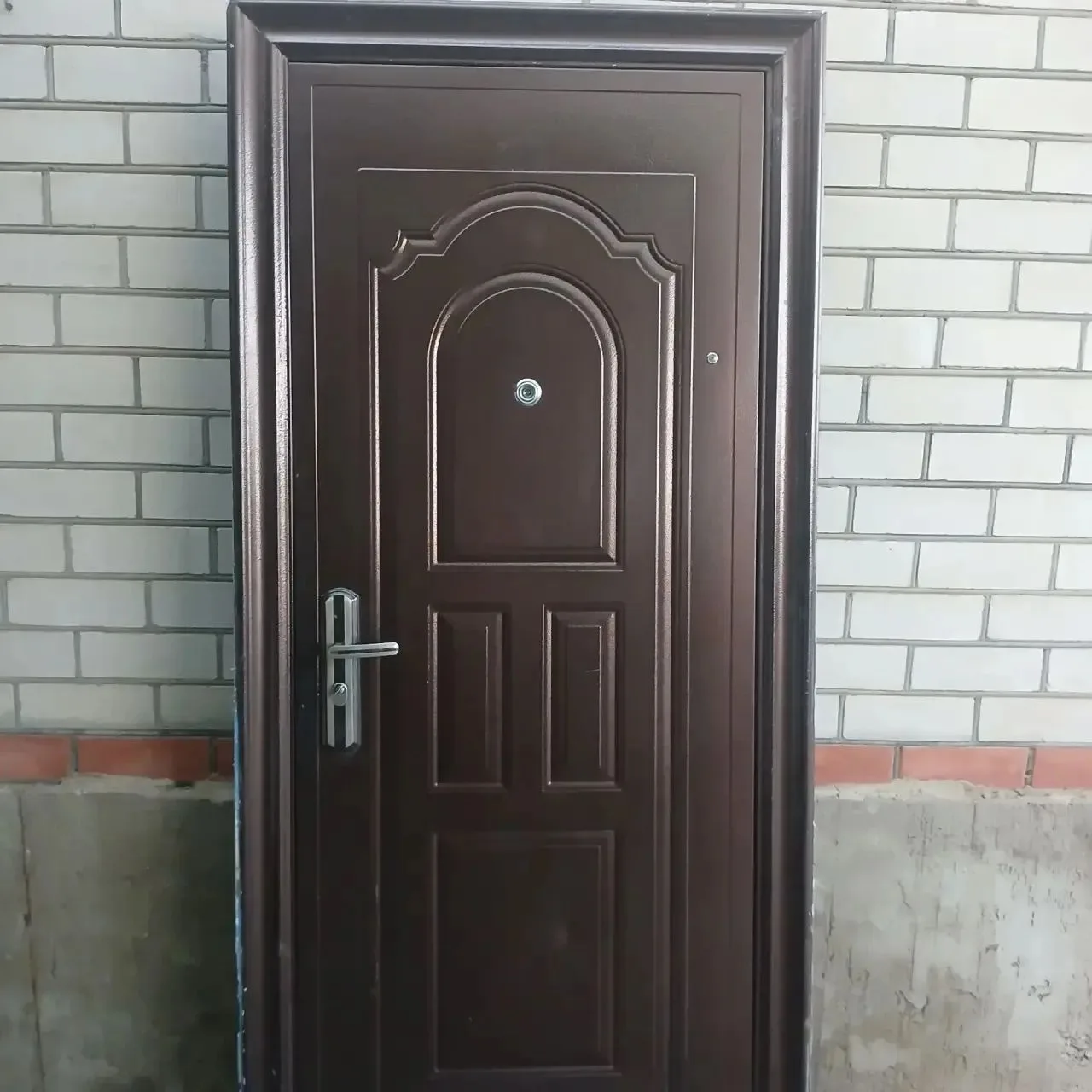 Продаю входную металлическую дверь б/у.  Размеры:2,05х0,87. Состояние хорошее. Все допо...