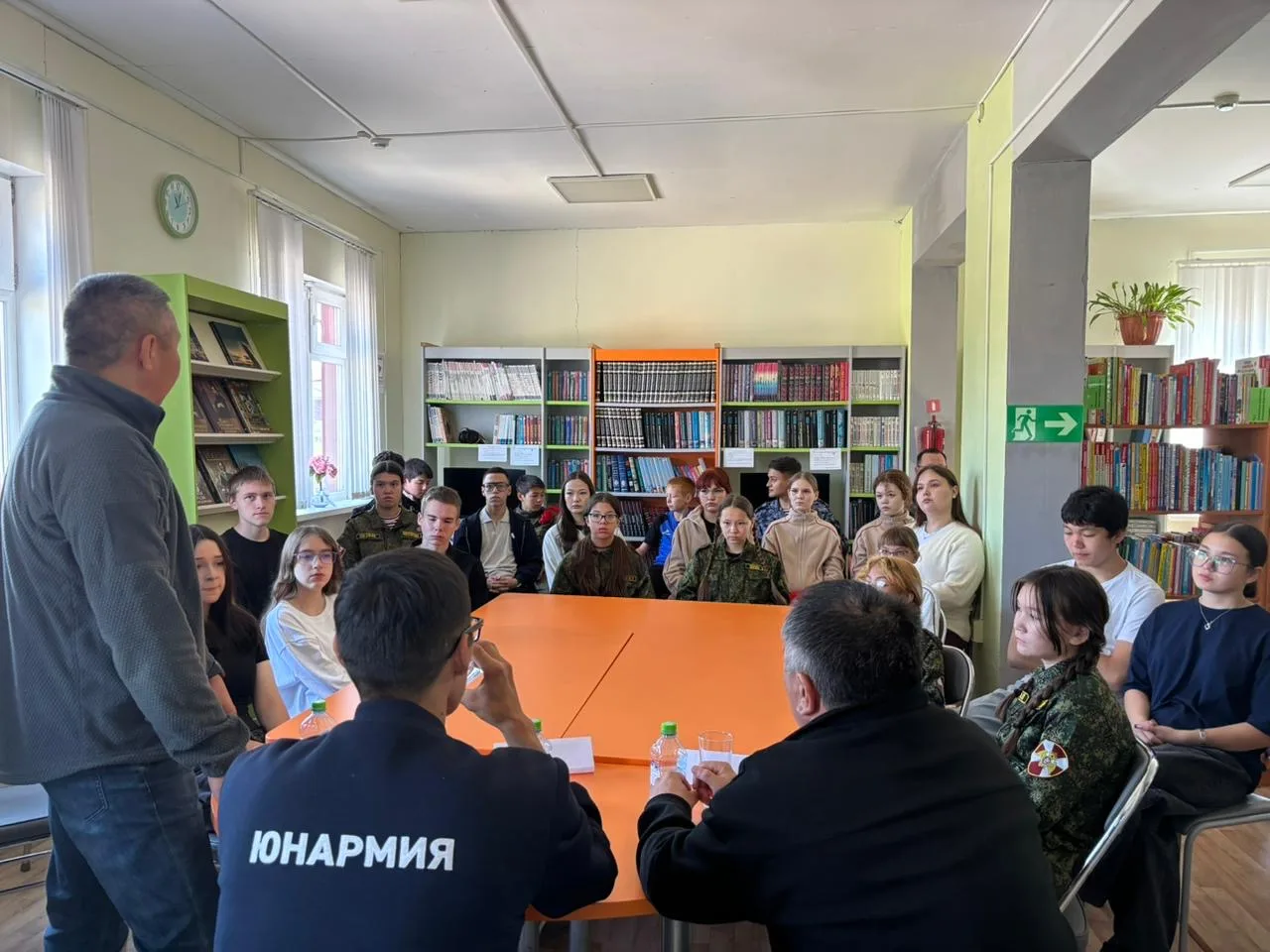 Сегодня в стенах Детской модельной библиотеки ученики нашей школы 🤓: члены волонтерско...