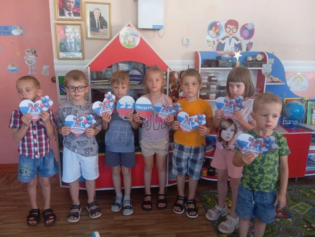 🇷🇺🎉 22 августа в России  отметчают День российского флага! Этот праздник стал отличн...