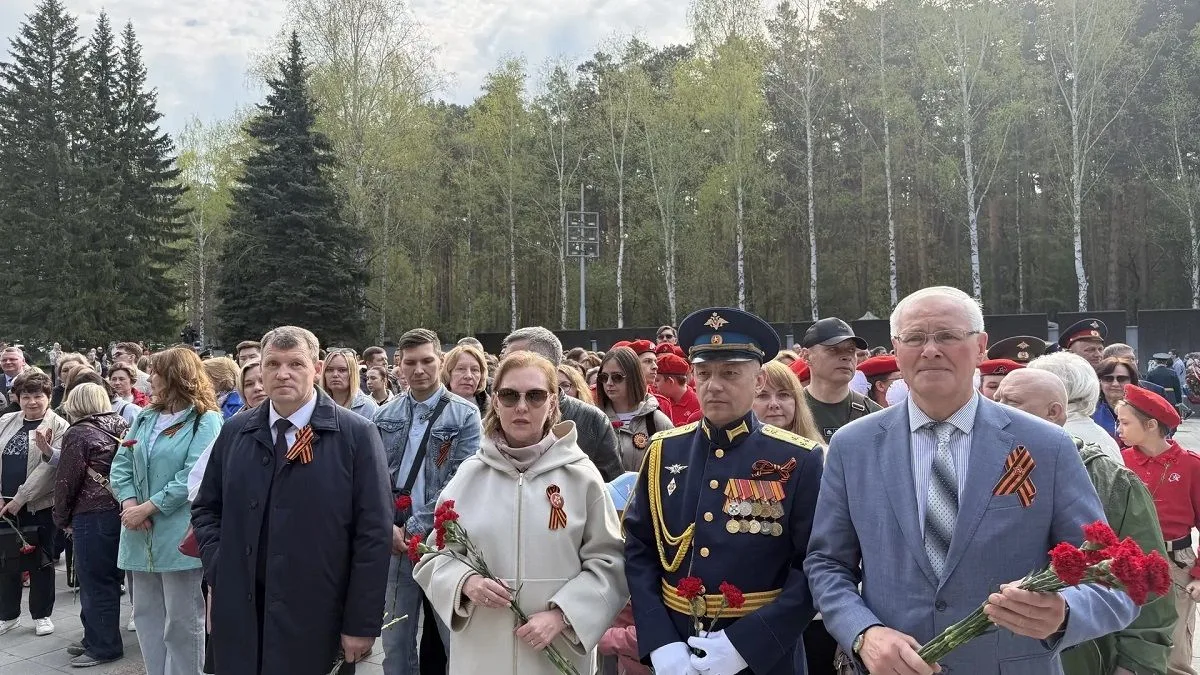 Кировчане почтили память бойцов, отдавших свою жизнь за свободу и независимость нашей Р...