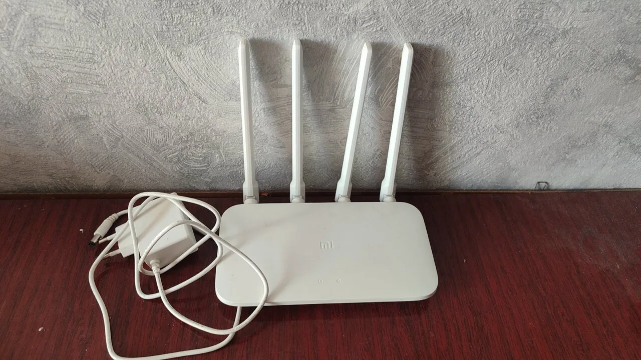 Продам Wi-Fi роутер Xiaomi, б/у, 1000 руб.