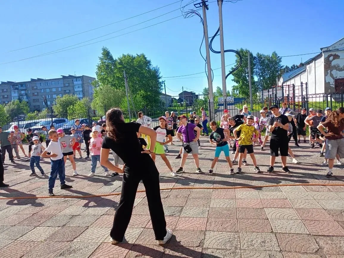 🎭 2 июня в нашем пришкольном лагере было по-настоящему смешно! 📸 
 
Сегодняшний день прошёл под де