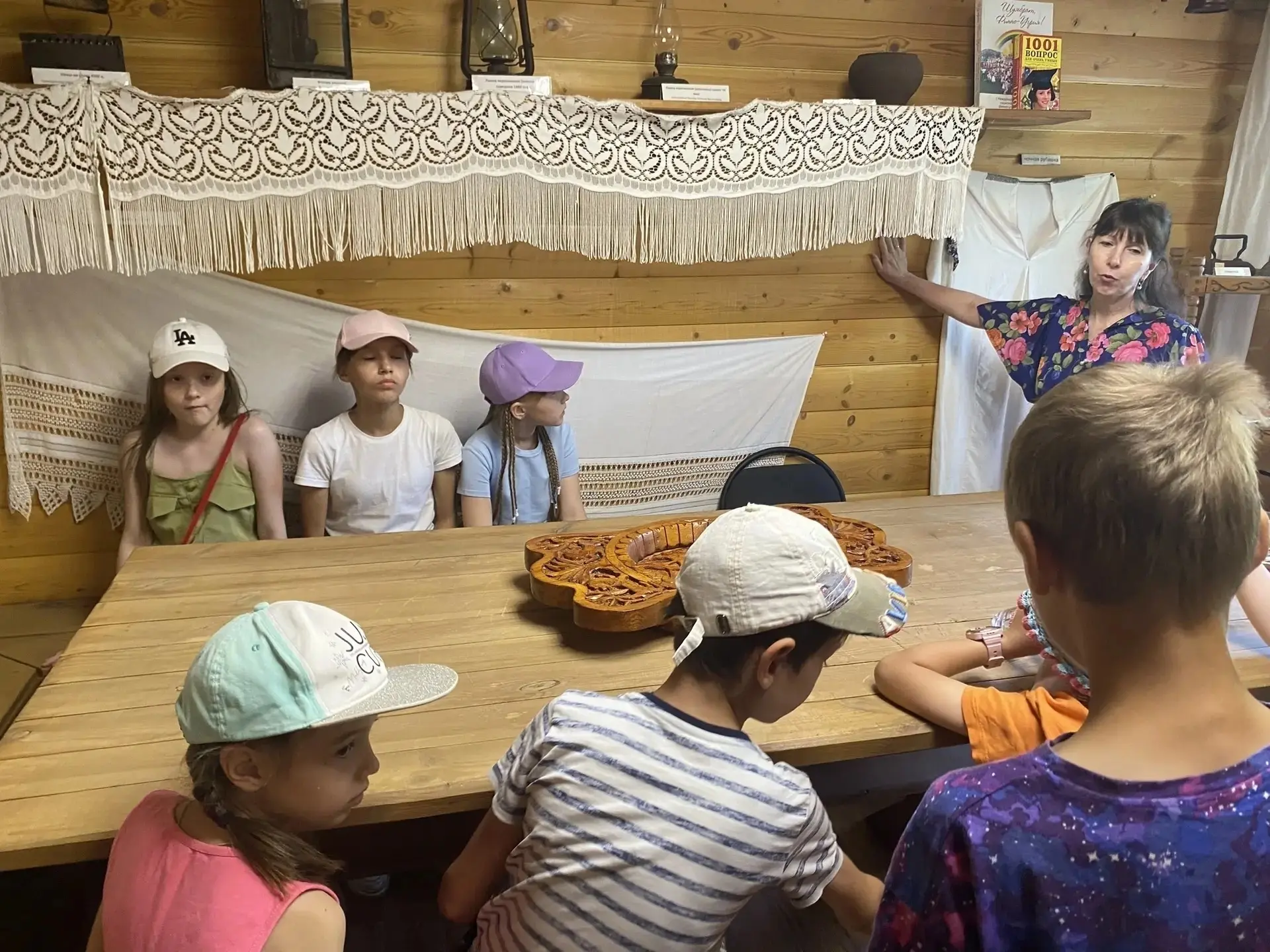 🌾 Связь поколений: путешествие в русскую избу 🌾

Сегодня отряд пришкольного оздоровительного лагер