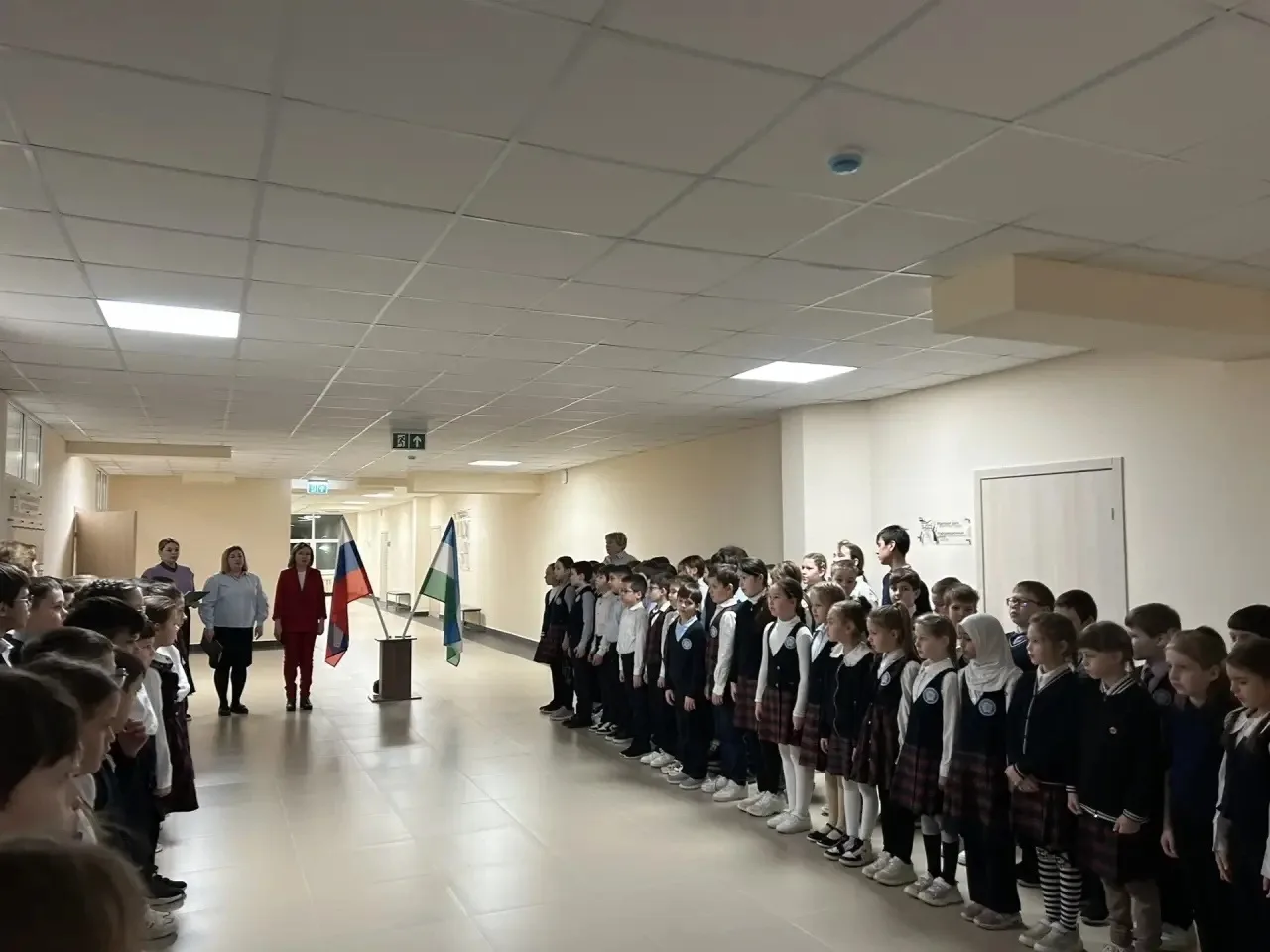 🇷🇺9 февраля 2026 года новая учебная неделя началась с исполнения государственных гимнов РФ и РБ.  Те