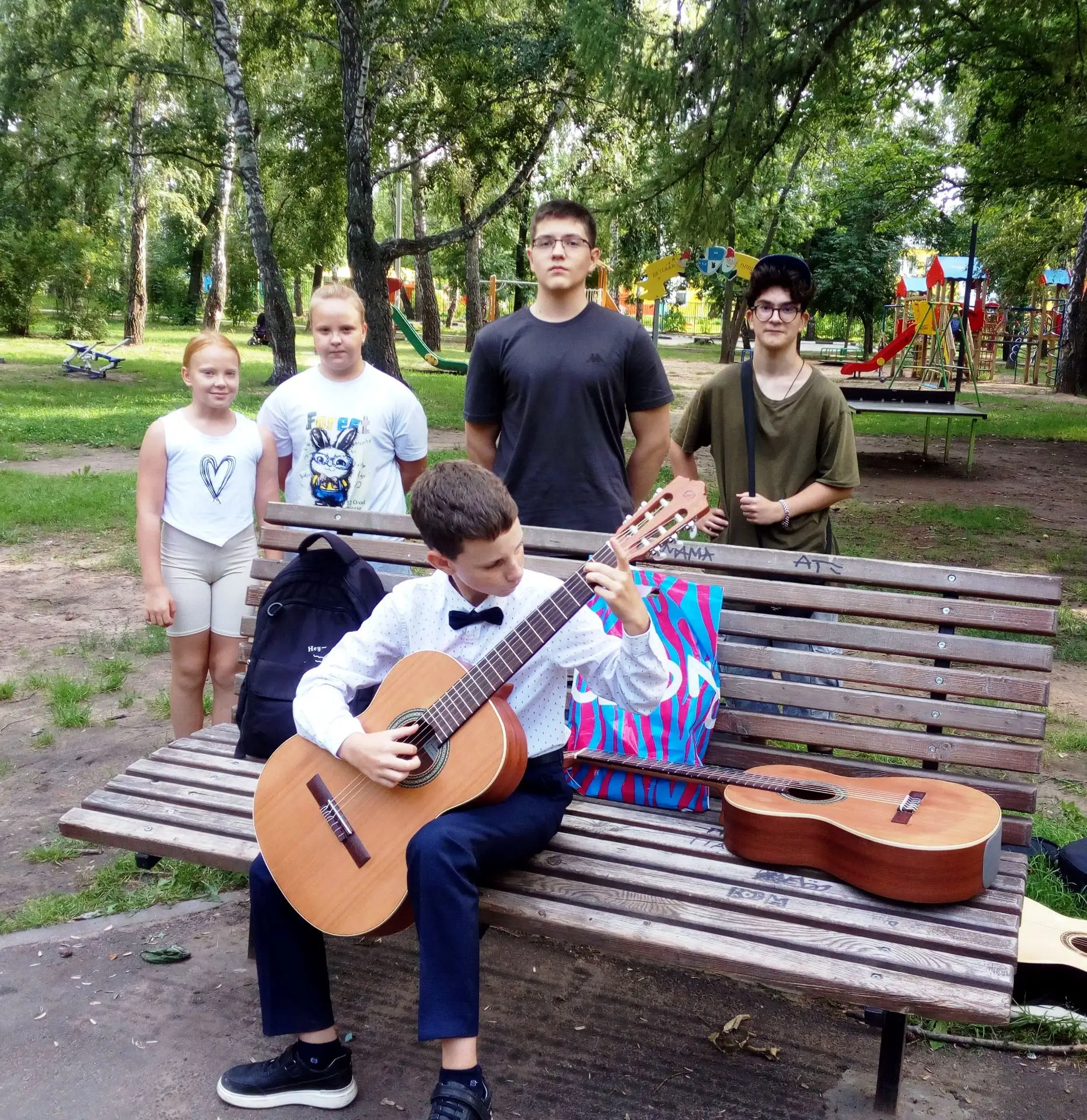 Лето во дворах завершилось Днём рождения Чебурашки