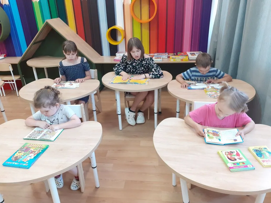В приюте «Шатлык» состоялся очередной «Час чтения». 📚В младшей группе царила атмосфера...
