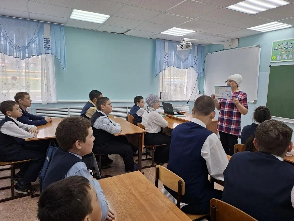 ОСНОВЫ БЕЗОПАСНОСТИ: учитель -дефектолог Баязитова Р.Б. провела с учениками  важную бес...