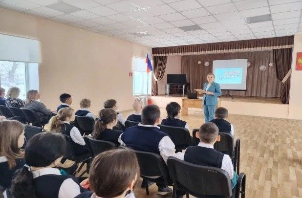 Телефон детского доверия. В целях информирования обучающихся и их родителей (законных п...