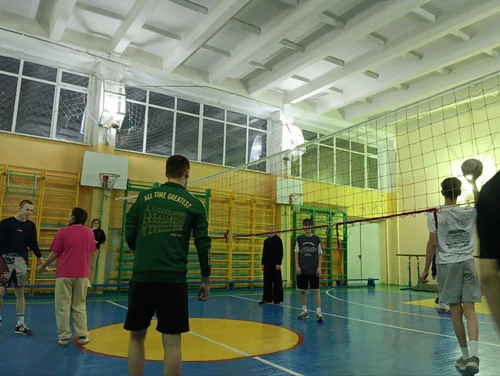 🏐 12 декабря в спортивном зале нашей школы состоялся турнир по волейболу среди команд обучающихся 9-