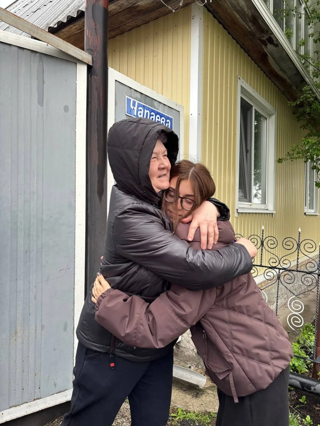 🌷❤️  Накануне Дня Победы волонтёрский отряд "#PROдобро" и учащиеся психолого-педагогического класса,